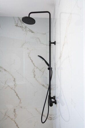 Shower, hair dryer, towels - LIV - Comfortable Athens Studio S8-4A (Athens)