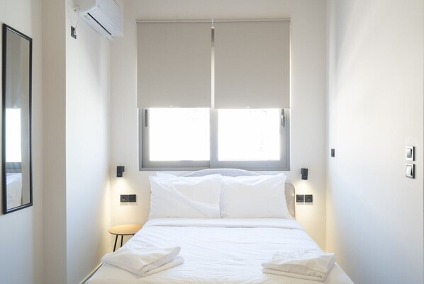 Iron/ironing board, free WiFi, bed sheets