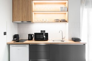 Fridge, microwave, coffee/tea maker, electric kettle