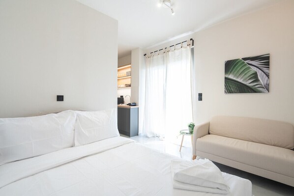 Iron/ironing board, free WiFi, bed sheets