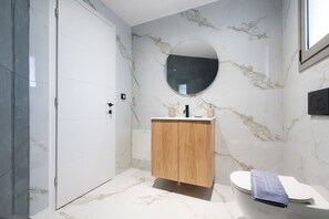Shower, hair dryer, towels - LIV - Comfortable Athens Apartment S8-1B (Athens)