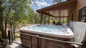 مغطس سبا خارجي