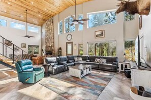 Smart TV, fireplace, stereo, offices