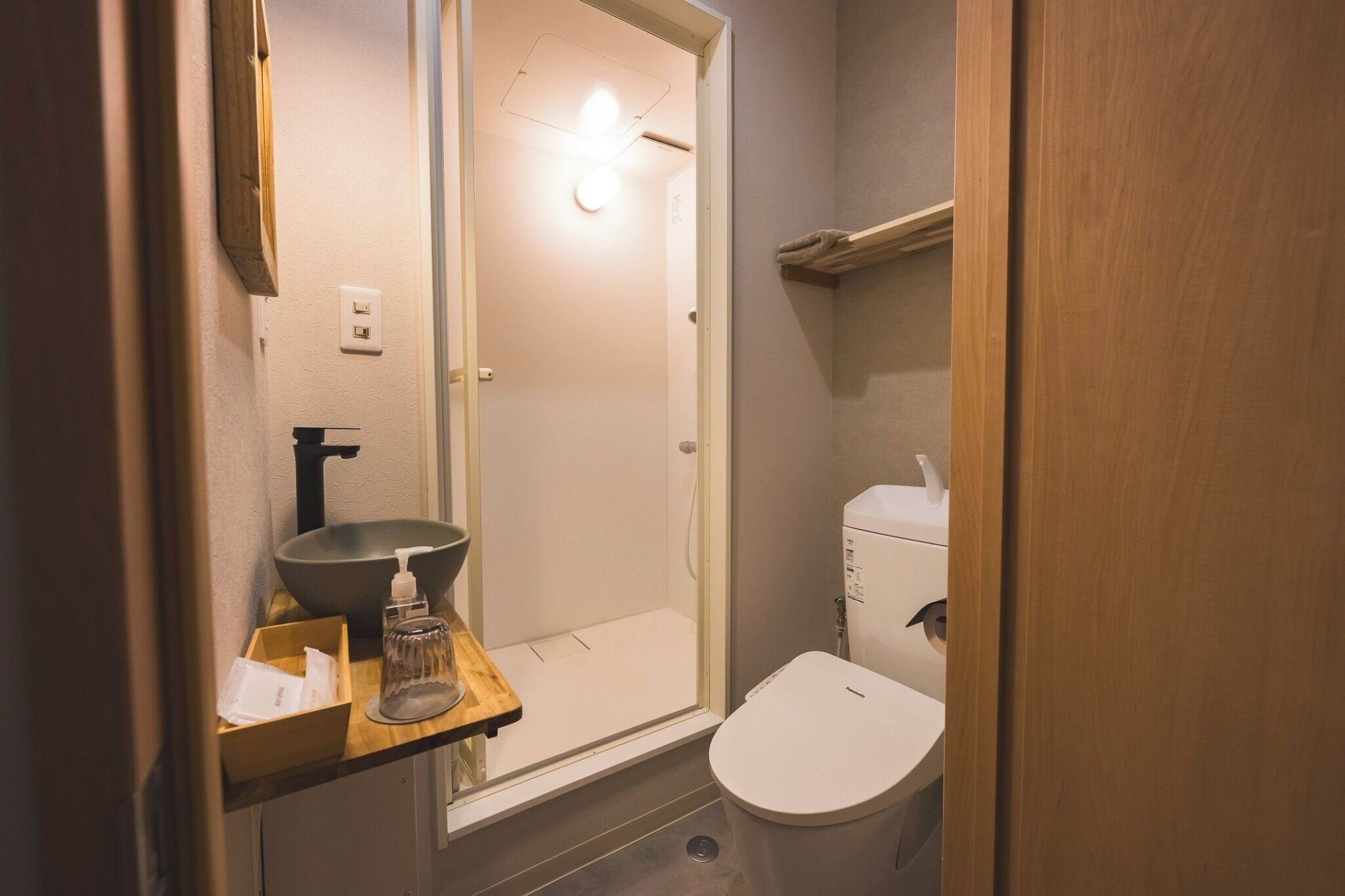 Sèche-cheveux, serviettes fournies