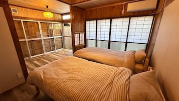 2 bedrooms, desk, free WiFi, bed sheets