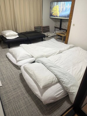 2 habitaciones, escritorio, tabla de planchar con plancha y wifi gratis