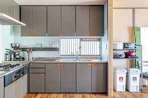 Fridge, microwave, stovetop, cookware/dishes/utensils