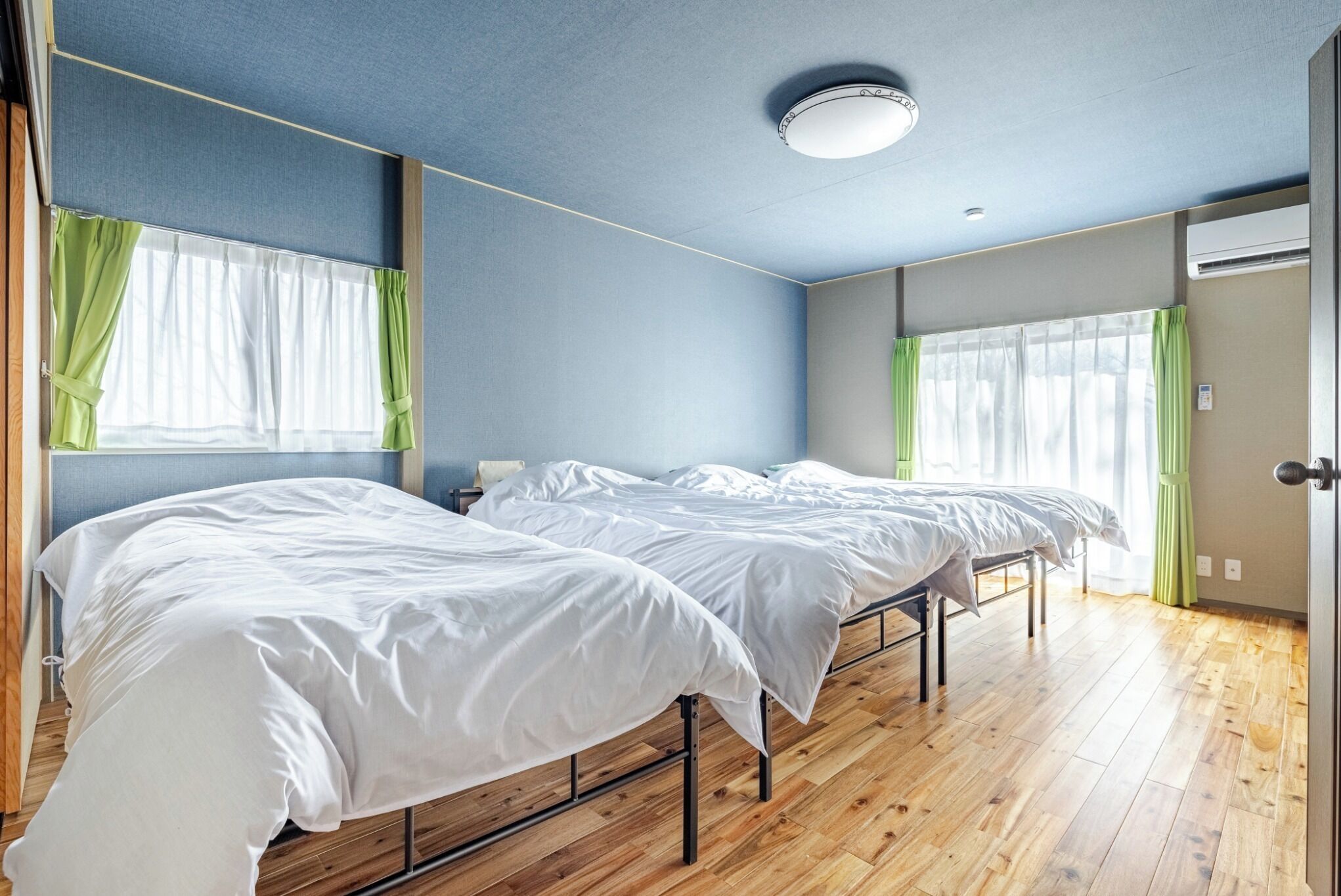 4 bedrooms, desk, free WiFi, bed sheets