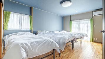 4 bedrooms, desk, free WiFi, bed sheets