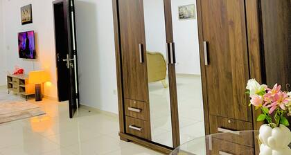 Cozy 1-bedroom apartment in charming Abu Dhabi with AC, WiFi