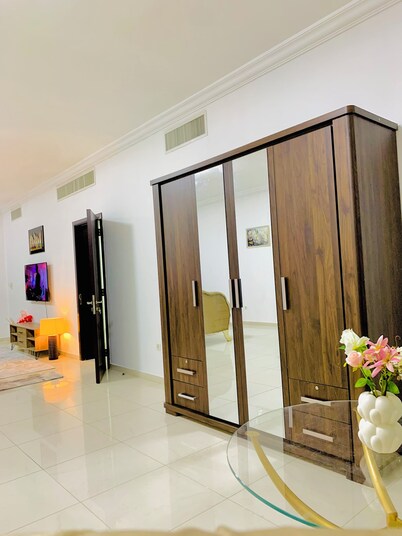 Cozy 1-bedroom apartment in charming Abu Dhabi with AC, WiFi