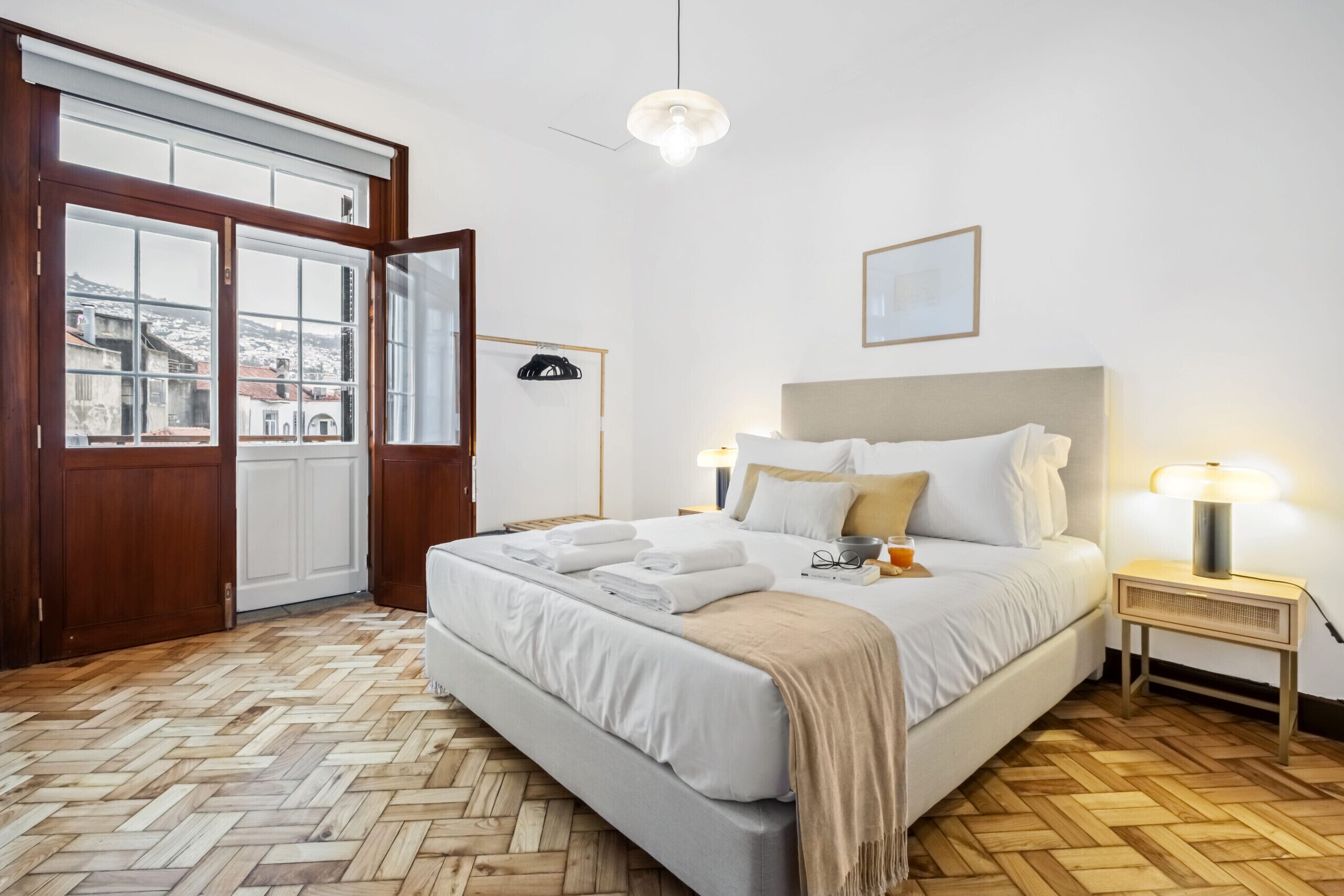 1 habitación, tabla de planchar con plancha, wifi gratis y ropa de cama 