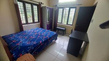 4 habitaciones, tabla de planchar con plancha, wifi y ropa de cama