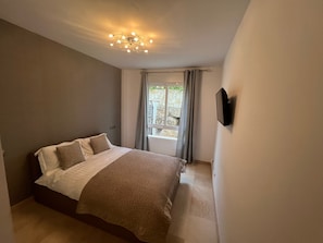 2 habitaciones, tabla de planchar con plancha, internet y ropa de cama 