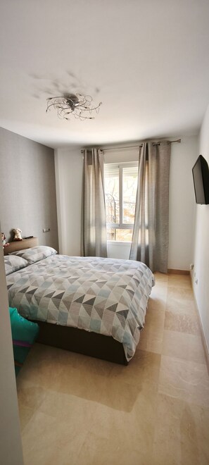 2 chambres, fer et planche à repasser, accès Internet, draps fournis