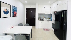 Luxury Apartment, 3 Bedrooms, Lake View | Private kitchen - Vinhomes Sky Lake Luxury - Chup Housing  (Hanoi)