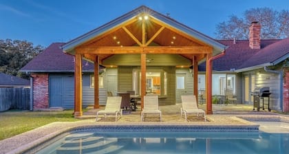 “Spacious 4BR Home with Private Pool Perfect for Families!”