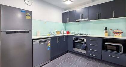 Brunswick 2B Living Near Sydney Rd w/ Free Parking