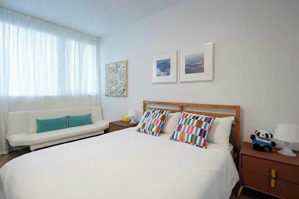 1 bedroom, desk, iron/ironing board, WiFi