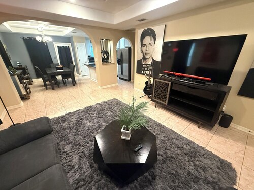 Charming 2-bedroom condo in superb Pharr with AC, WiFi