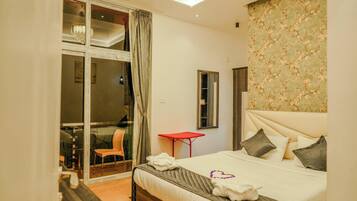 Deluxe Room | Soundproofing, free WiFi, bed sheets
