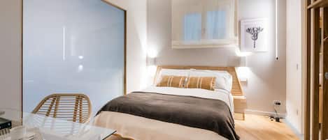 4 bedrooms, iron/ironing board, travel crib, free WiFi