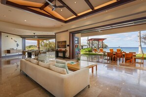 Unclassified image, 3 of 76, button