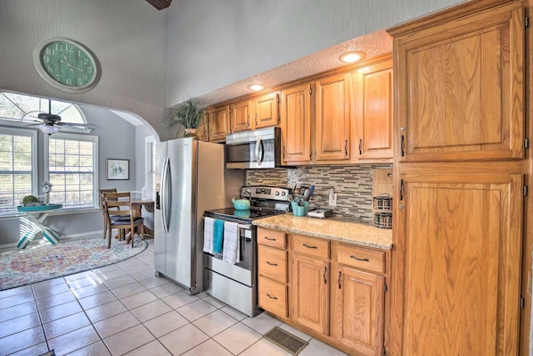 Fridge, microwave, dishwasher, coffee/tea maker