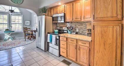 The Cozy Cove at Cedar Creek Lake: Kayaks, Dock, Kids & Dog Friendly!