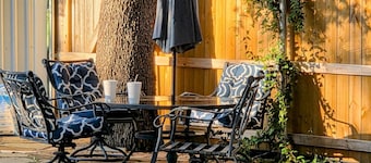 Charming 2-bedroom barndominium in marvelous Stephenville with AC, WiFi