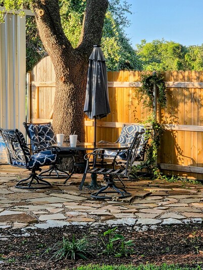 Charming 2-bedroom barndominium in marvelous Stephenville with AC, WiFi