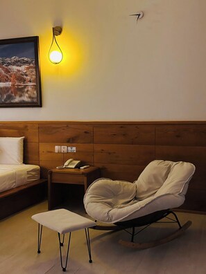 Kahden hengen luksushuone, kaupunkinäköala | Työpöytä, ilmainen Wi-Fi