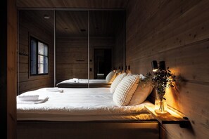 3 bedrooms, desk, travel crib, WiFi