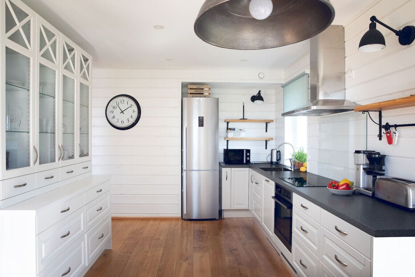 Refrigerador, microondas, horno y parrilla de estufa 