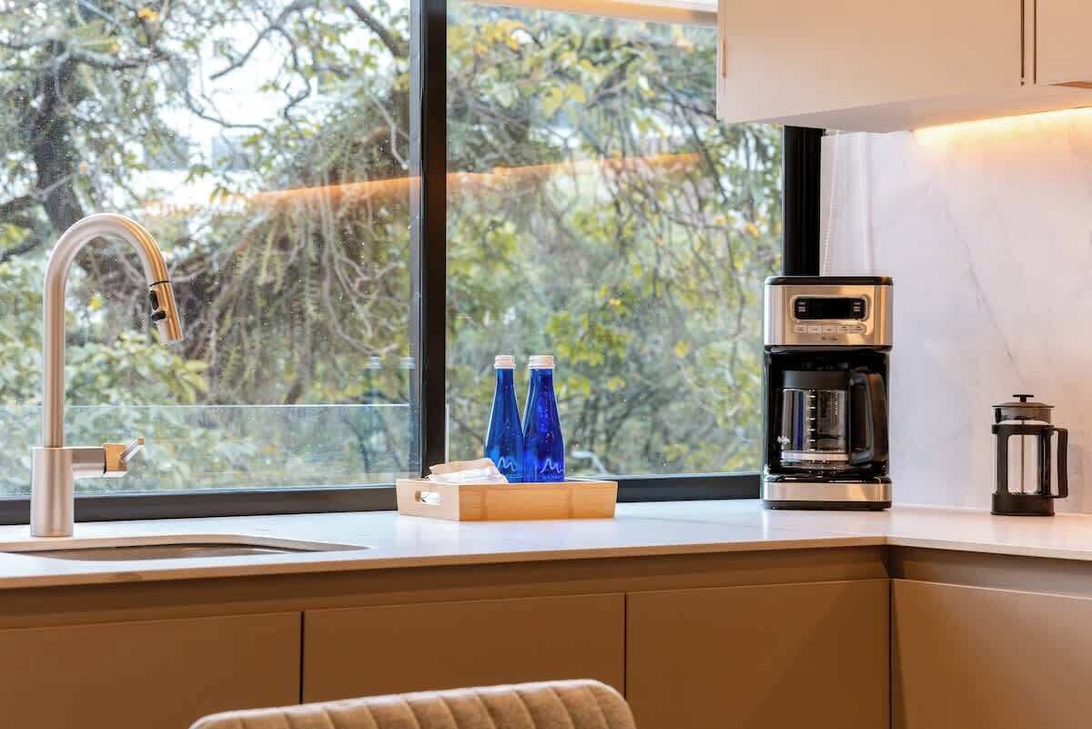 Coffee/tea maker, fridge, microwave, oven