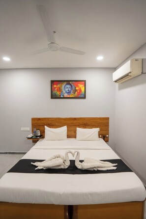 Laptop workspace, soundproofing, free WiFi - Hotel Vaishnavi Classic  (Hyderabad)