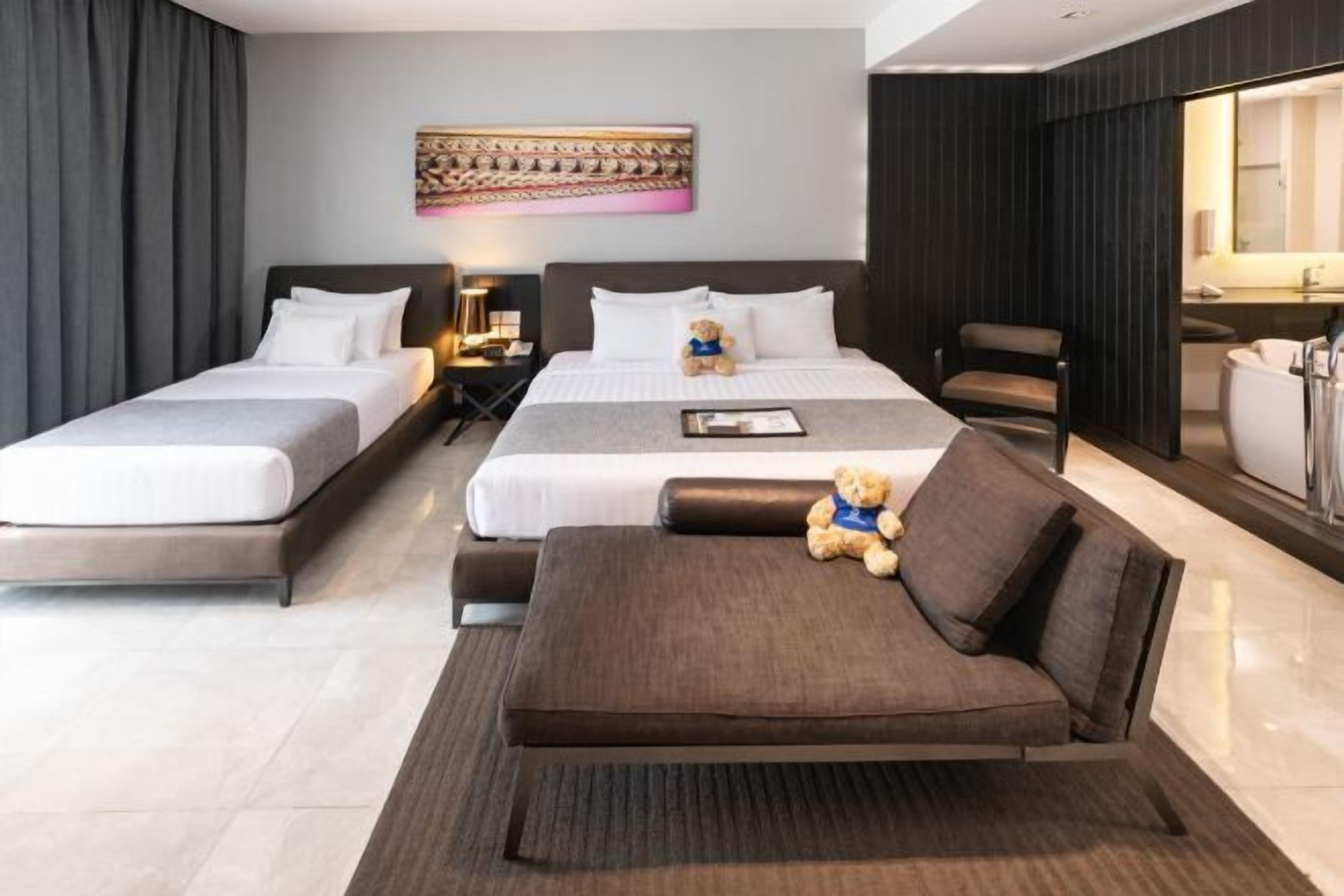 ตู้นิรภัยในห้องพัก, ผ้าม่านกันแสง, ห้องเก็บเสียง, เตารีด/โต๊ะรีดผ้า