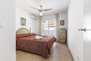 3 chambres, fer et planche à repasser, literie fournie