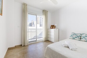 3 bedrooms, iron/ironing board, bed sheets