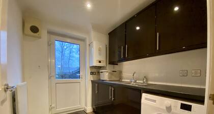 Ascot Four Bedroom House With Garden