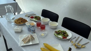 朝食 (郷土料理)、毎日提供 (無料)