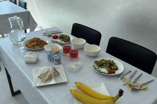 包含每日当地美食早餐