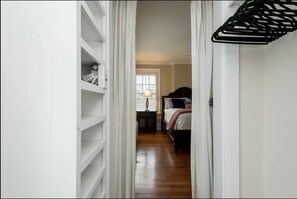 3 chambres, fer et planche à repasser, lit de bébé portatif, Wi-Fi