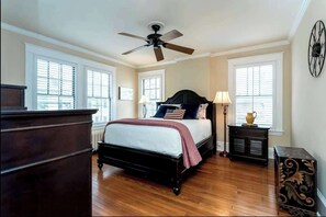 3 habitaciones, tabla de planchar con plancha, cuna de viaje y wifi 