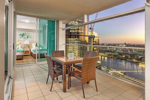 Oasis Retreat Level 27 in Casino Towers