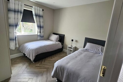 Collooney - House - Sleeps 6 - Parking