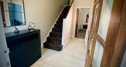 Modern-PetFriendly-privateGarden-Family-20MinToLDN