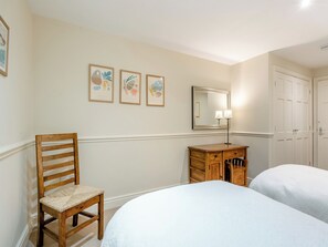 4 bedrooms, WiFi (free), bed sheets