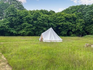 Property grounds - 1 bedroom accommodation in Shadowhurst, near Ashford (Shadowhurst, near Ashford)