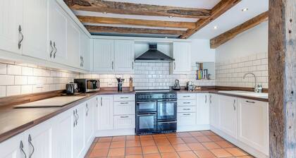 4 bedroom accommodation in Cwmdu, near Crickhowell